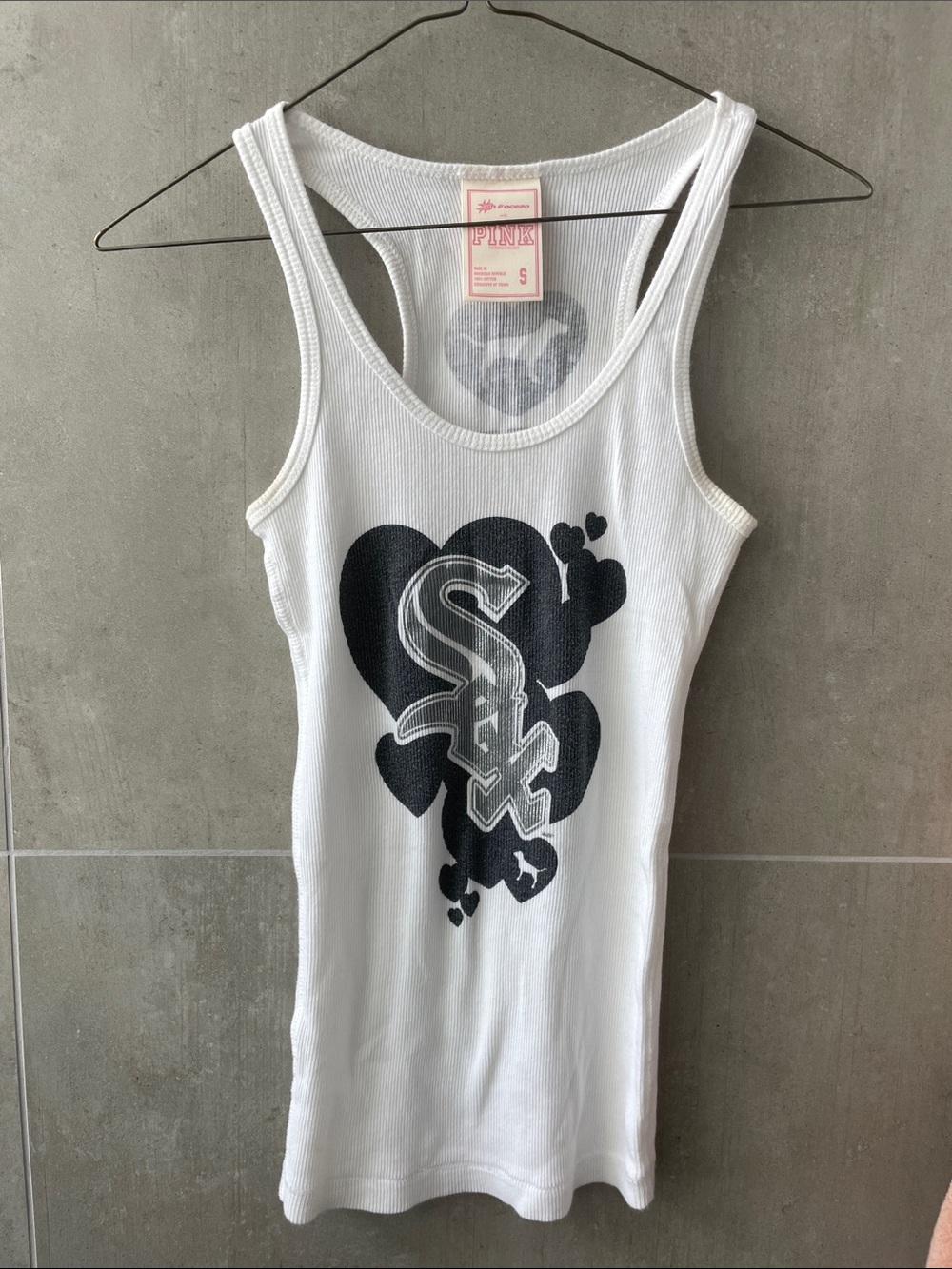 CHICAGO WHITE SOX! VICTORIAS SECRET PINK. SIZE: SMALL